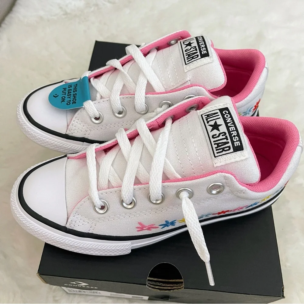 NEW Converse Girls White Chuck Taylor All Star Embroidered Flower Sneakers 1